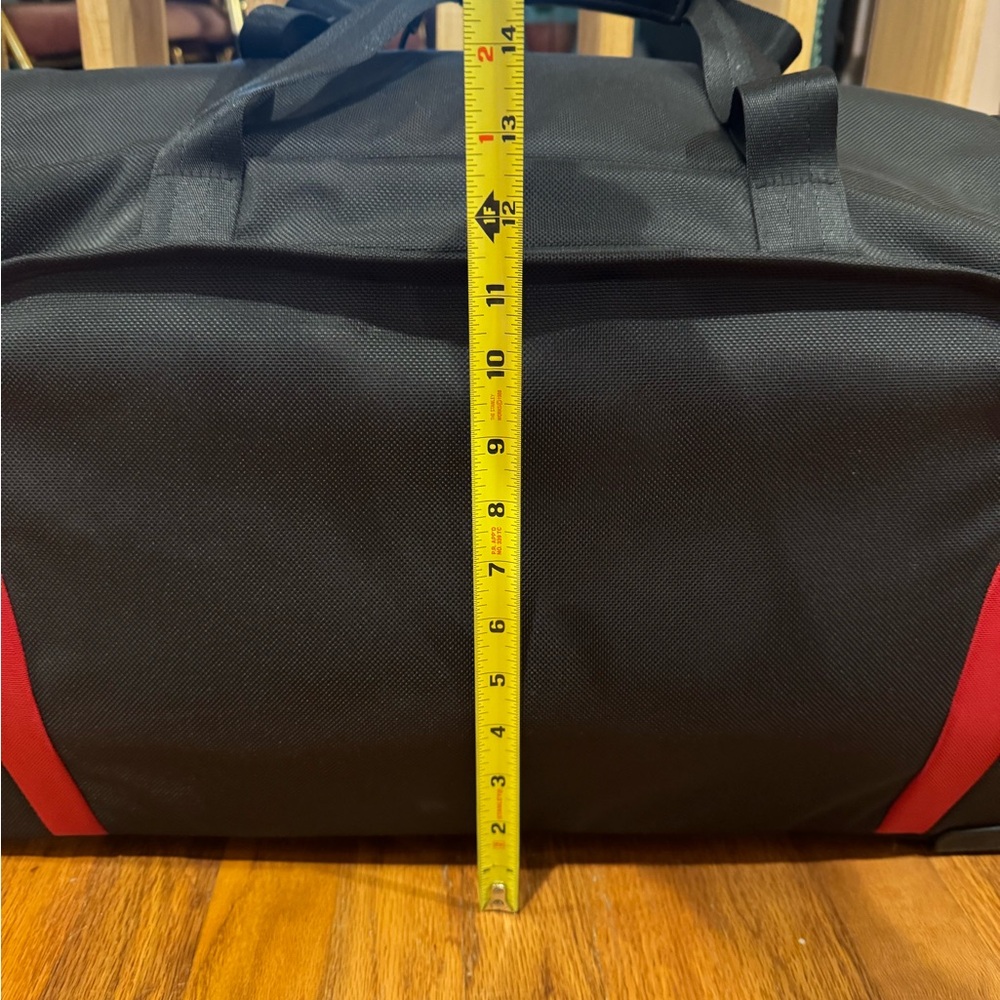 Tumi Black and Red Duffel Bag Durable Travel Essential - Picture 6 of 16